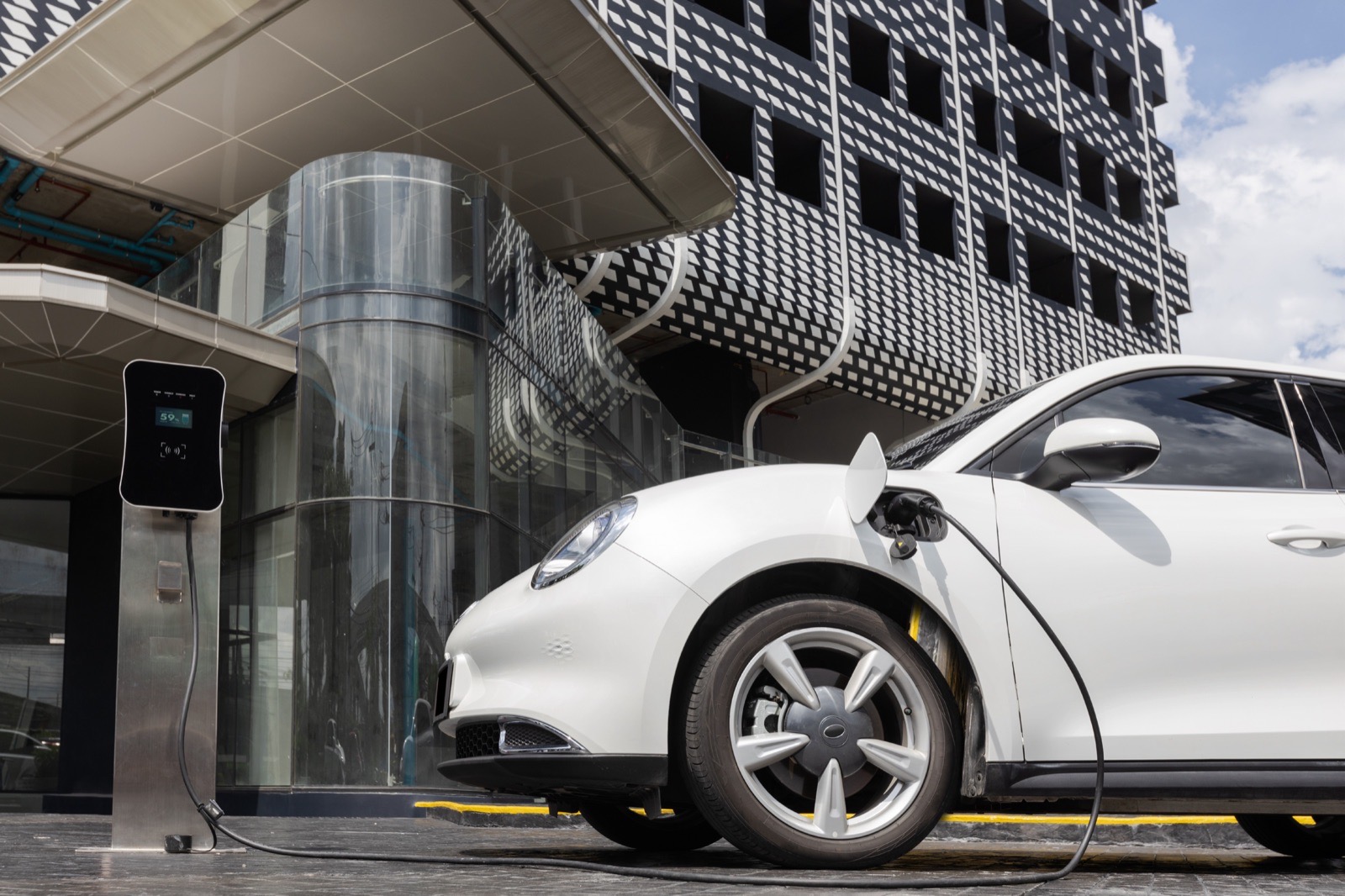 Carros elétricos em condomínio: o que muda com as regras de 2026